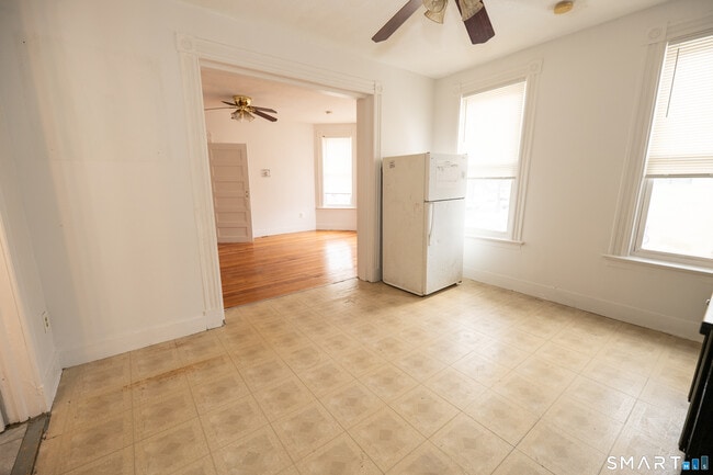 Building Photo - 473 Howard Ave