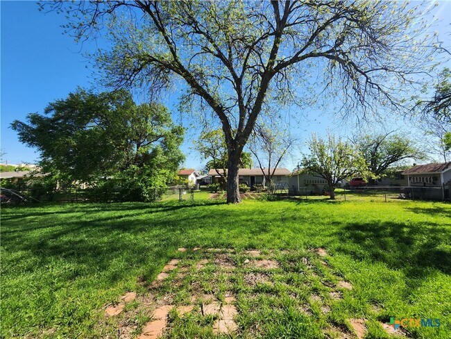 Building Photo - 273 Meadow Ave