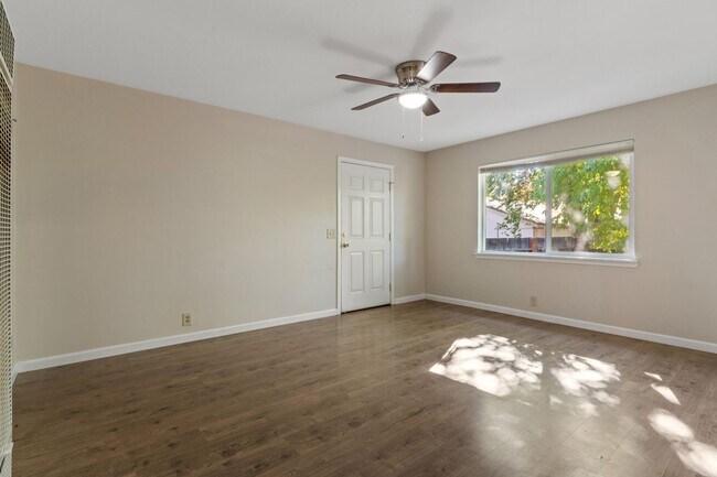 Building Photo - Duplex property in Midtown