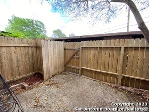 Building Photo - 2811 Woodbury St