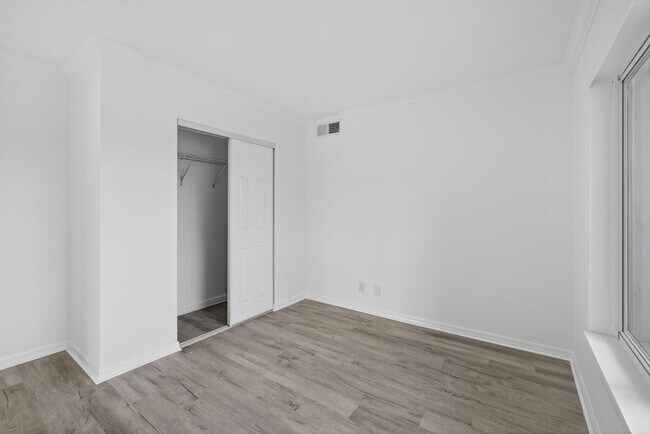 Building Photo - 624 Southwind Cir