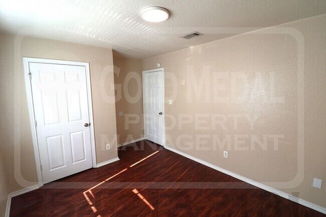 Building Photo - 2806 Cantabrian Dr