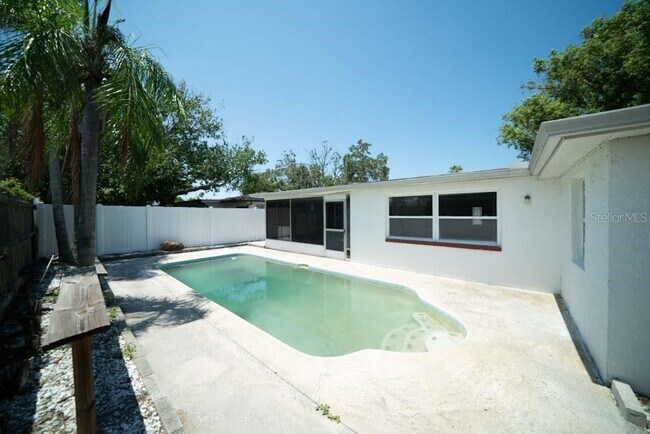 Building Photo - 8948 Lido Ln