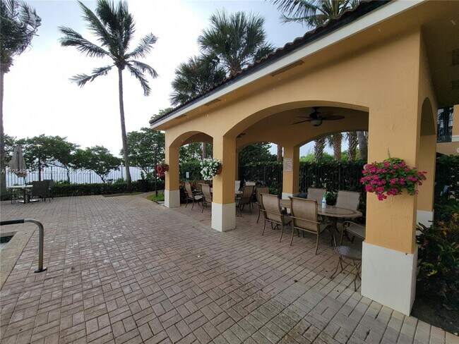 Building Photo - 400 Scotia Dr