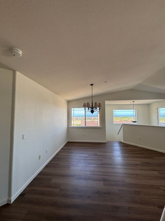 Building Photo - P32000