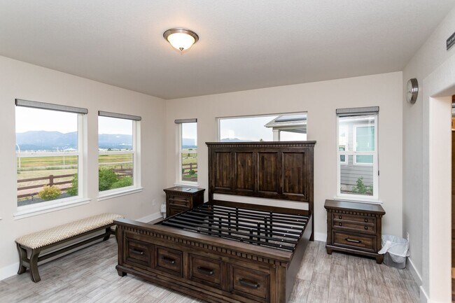 Building Photo - Experience the Perfect Blend of Nature and Luxury!!!