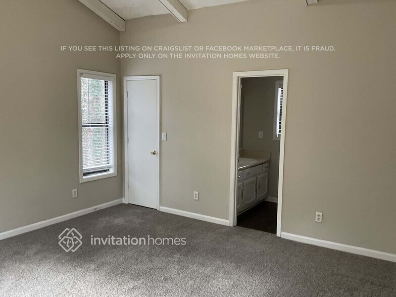 Building Photo - 4745 N View Rd NW