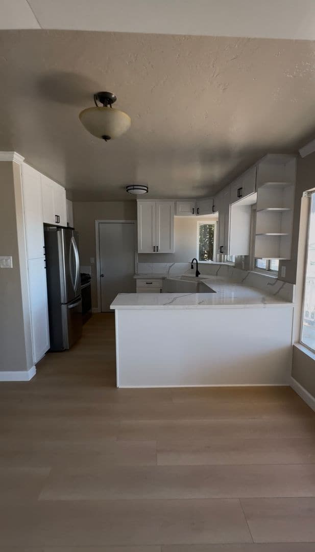 Building Photo - Charming 3-Bedroom, 2-Bathroom Home with H...