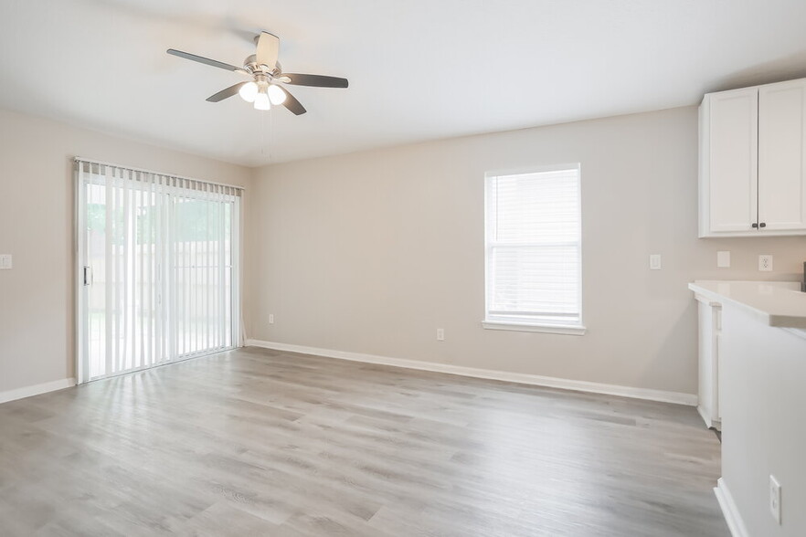 Building Photo - 1703 Canopy Oaks Dr
