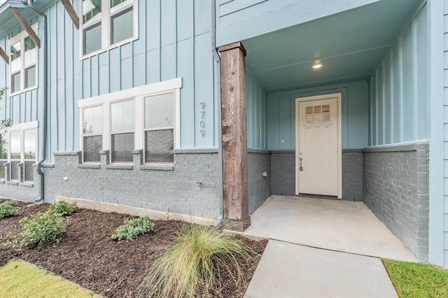 Building Photo - 9709 Thorncrown Ln