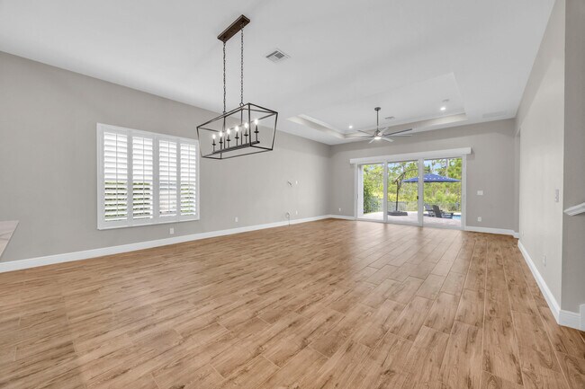 Building Photo - 4720 SW Ardsley Dr