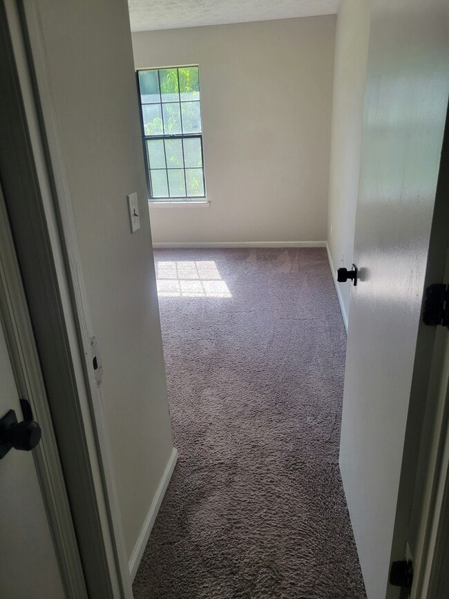 Building Photo - 5924 N Castlegate Dr