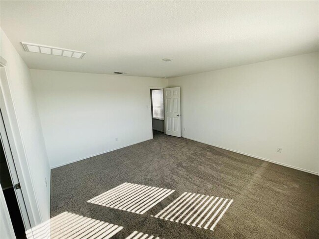 Building Photo - 125 Bennington Dr