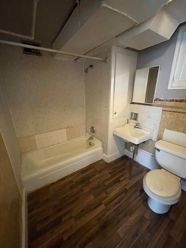 Building Photo - 2435 S 9th St