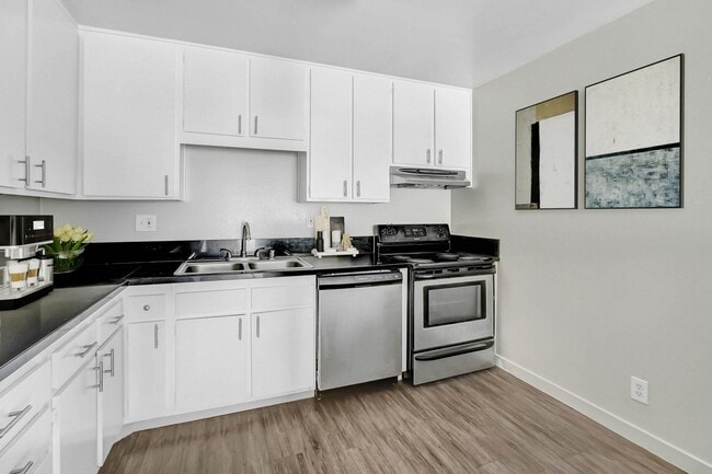 Building Photo - La Scala Apartments