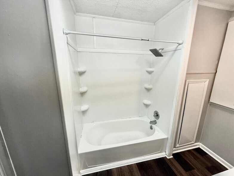 Building Photo - 118 S Tillman St