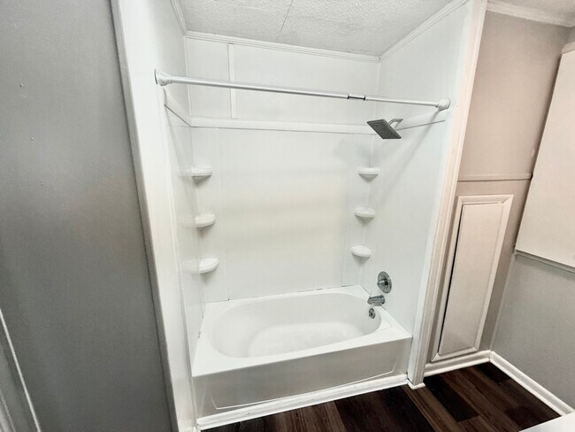 Building Photo - 118 S Tillman St