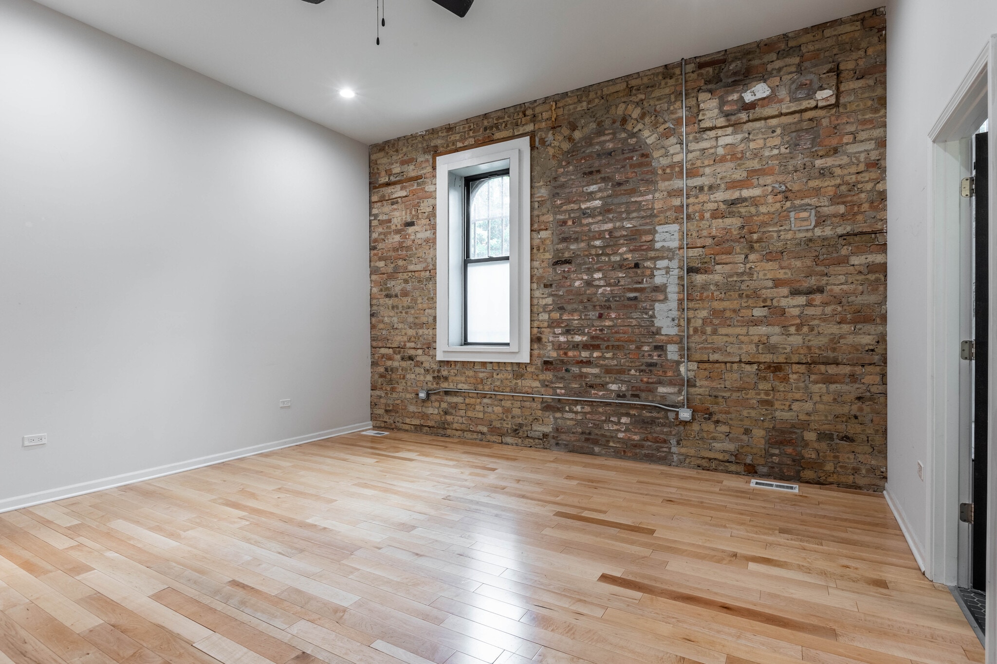 Building Photo - 2701 W Thomas St