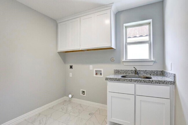 Building Photo - 13615 Teal Bluff Ln