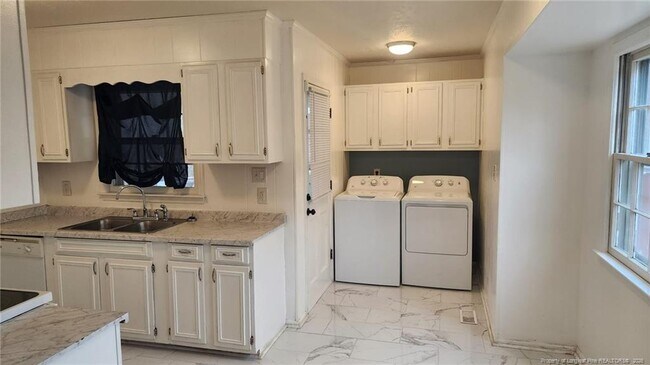 Building Photo - 2135 Quailridge Dr