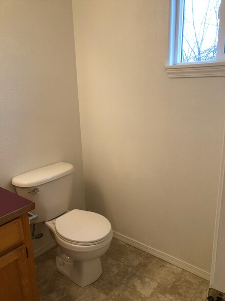 Building Photo - 4225 Mahrt Ave SE