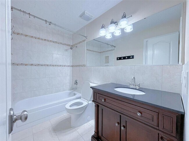 Building Photo - 14718 Atterbury Dr