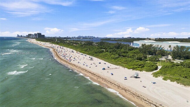 Building Photo - 15811 Collins Ave