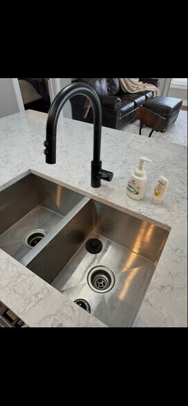 Building Photo - 4327 1/2 Wolff St