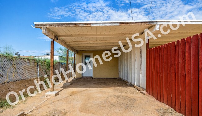 Building Photo - 516 N Roosevelt Ave
