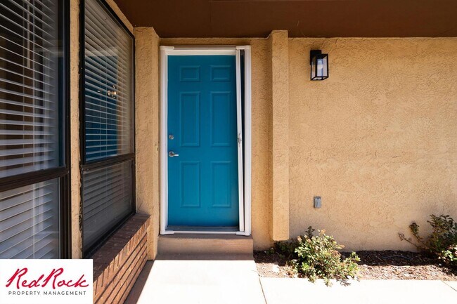 Building Photo - Newly Remodeled 3 Bedroom Townhome. Small ...