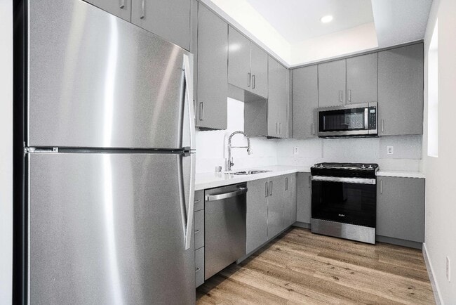 Building Photo - 3308 Mentone Ave