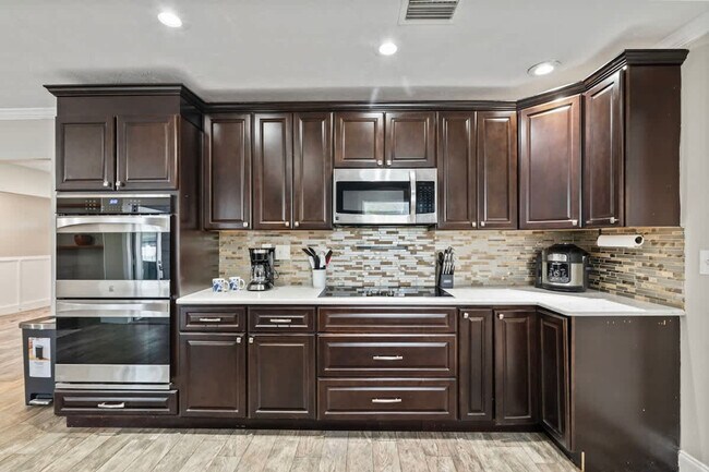 Building Photo - 3215 Crosby Ln