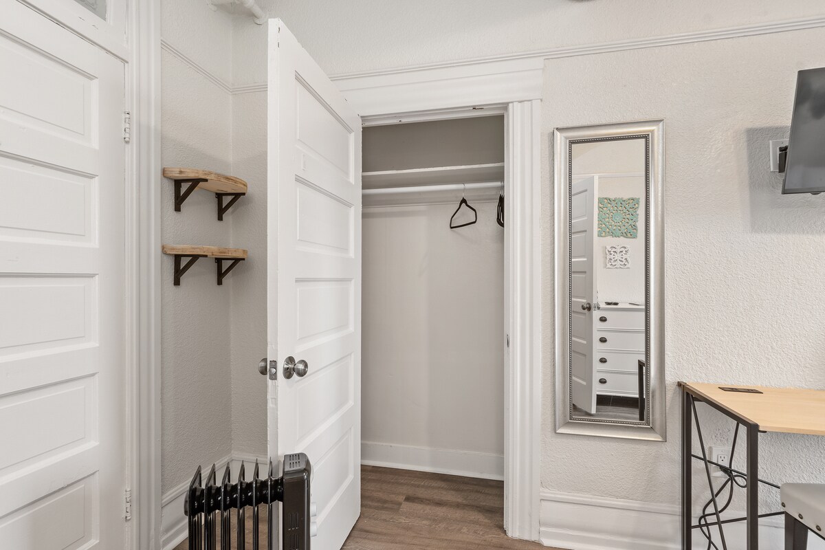 Building Photo - 2121 1st Ave