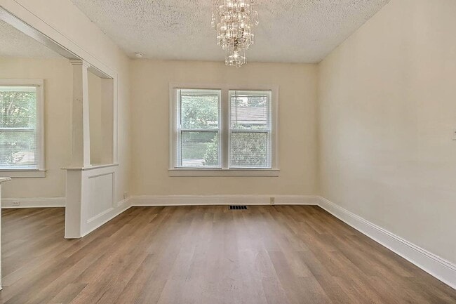 Building Photo - Modernized Historic 2 Bedroom 1 Bath Home For Rent in Johnson City, TN