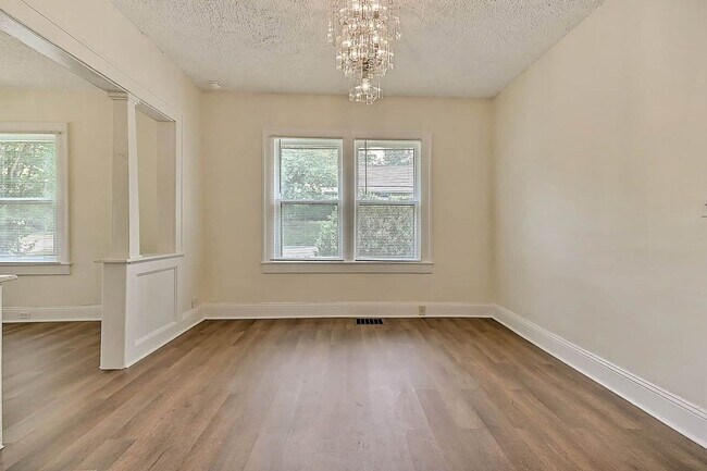 Building Photo - Modernized Historic 2 Bedroom 1 Bath Home in Johnson City, TN