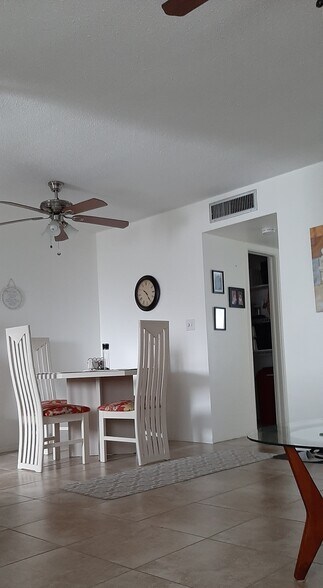 DINING - 1007 N 19th Ave