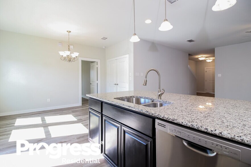 Building Photo - 2300 Paxton Way