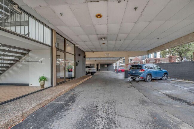 Building Photo - 11 Music Square E