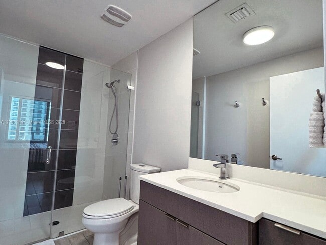 Building Photo - 321 NE 26th St