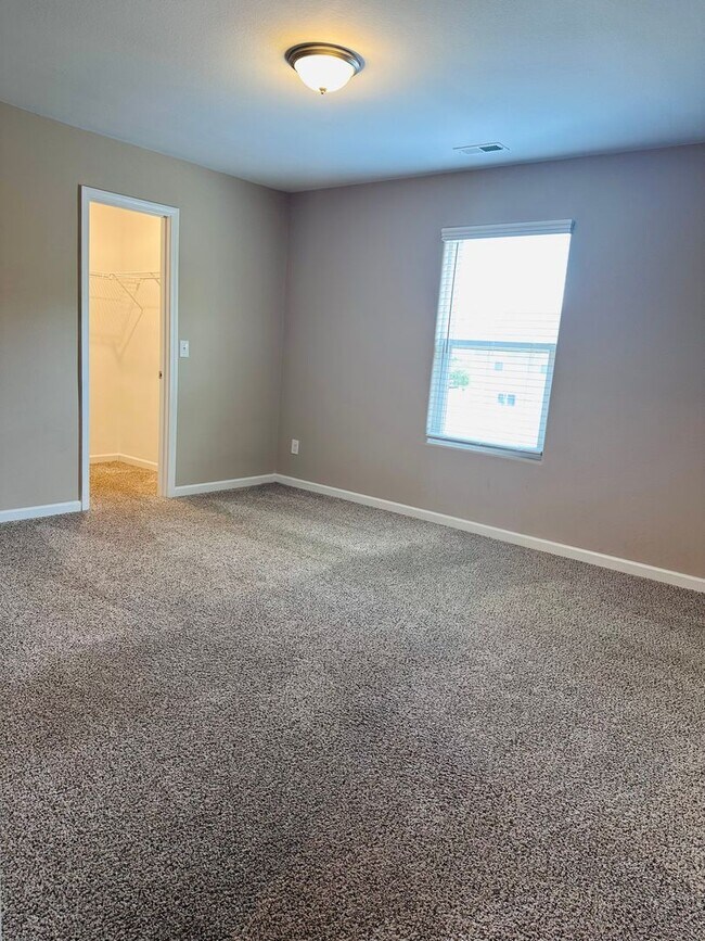 Building Photo - 912 Joselynn Drive