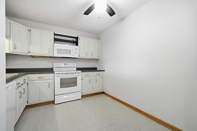 Building Photo - 1255 N Sterling Ave