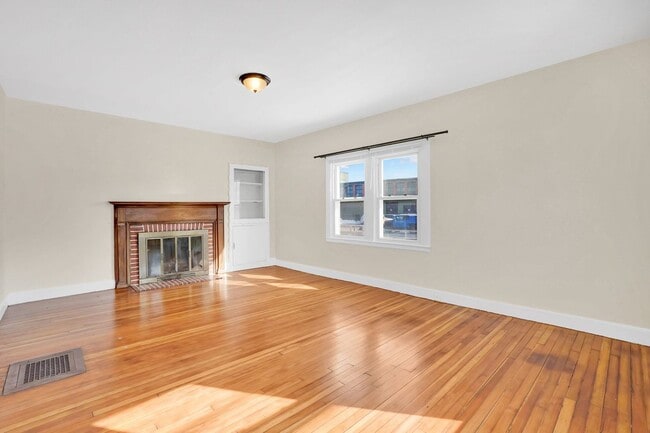 Building Photo - 157-159 Pleasant Street