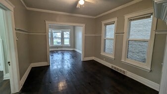 Building Photo - 536 Holbrook St