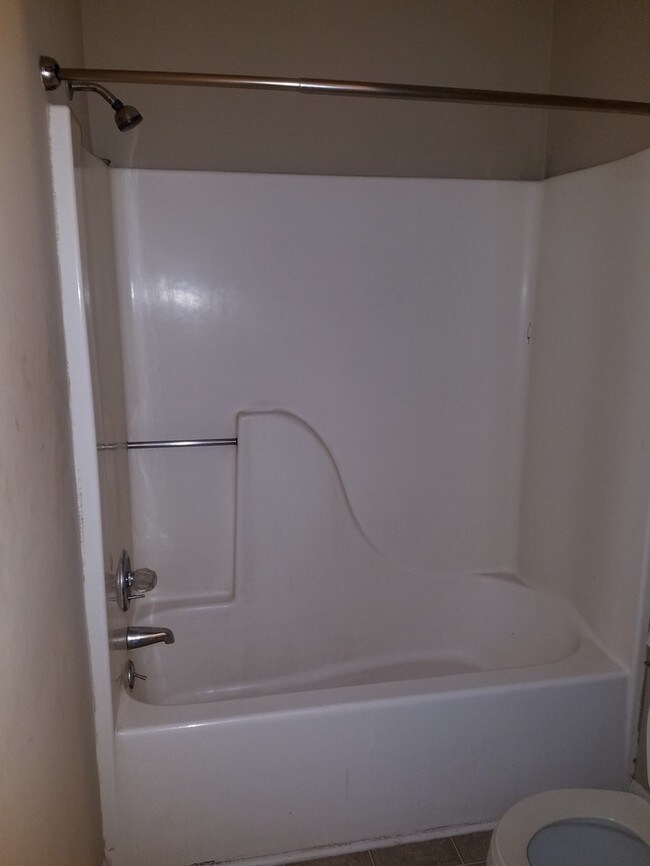 Building Photo - 2 BRM CONDO