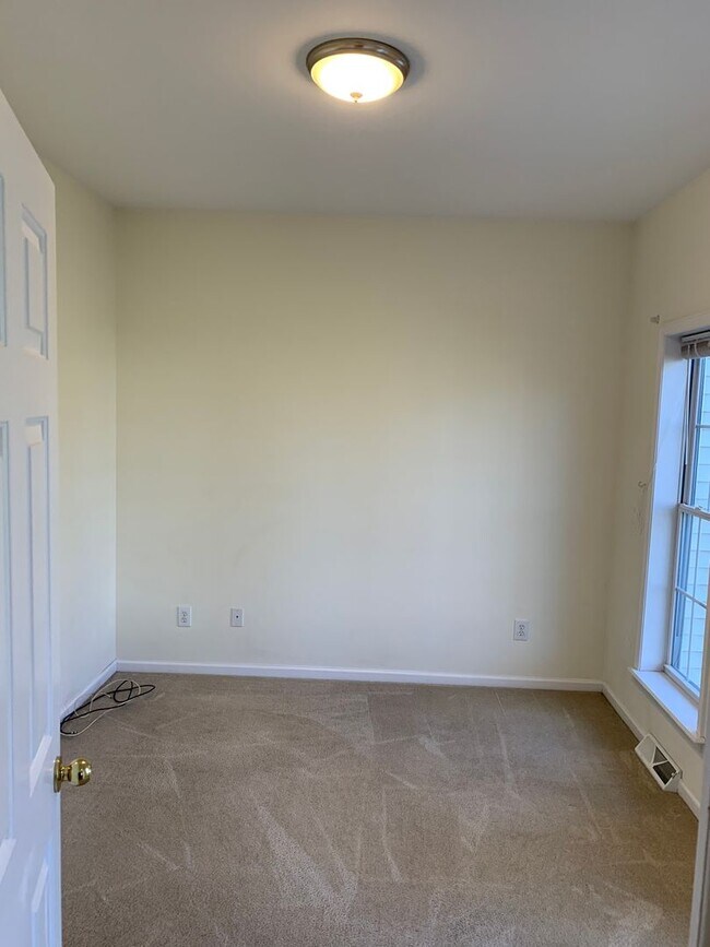 Building Photo - Beautiful Single Family For Rent NOW! Must...