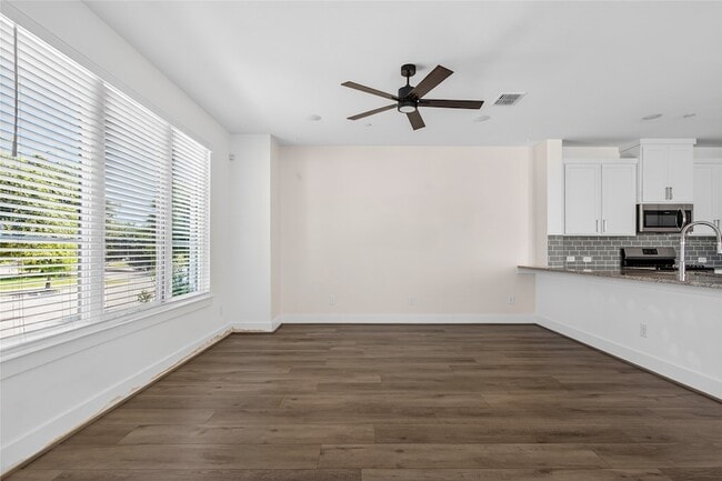 Building Photo - 7613 Reis Ln