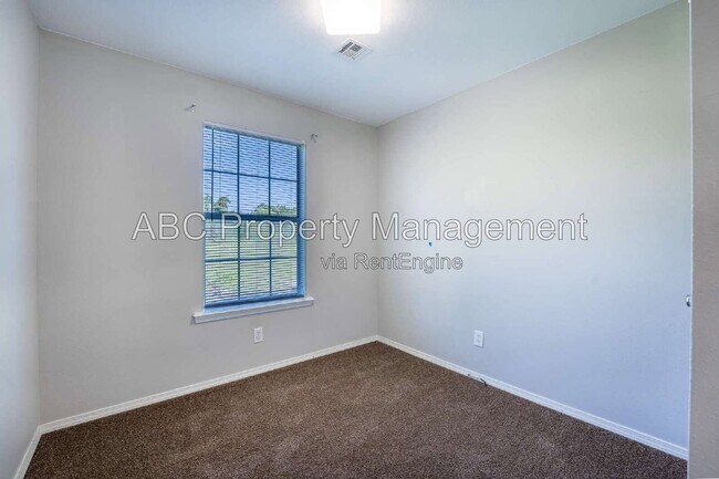 Building Photo - 1106 S E St