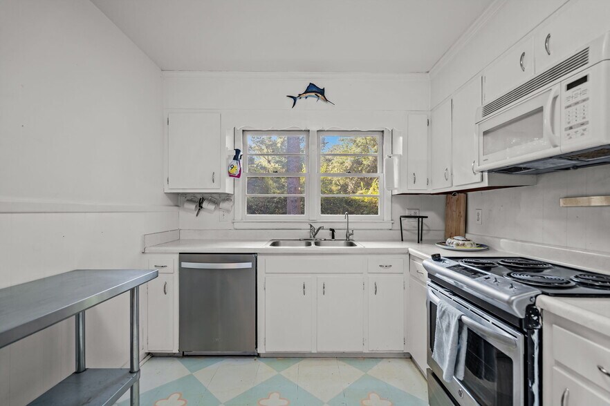 Building Photo - 457 Baytree Rd