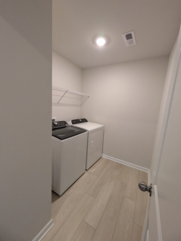 Building Photo - 831 Powder Br Dr