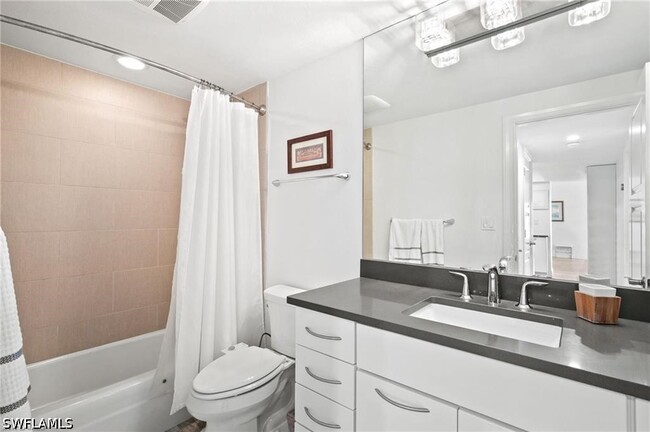 Building Photo - 240 Seaview Ct